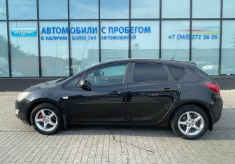 Подержанный автомобиль Opel Astra Hatchback 2011 года (2 фото)