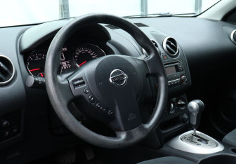 Подержанный автомобиль Nissan Qashqai 2013 года (9 фото)