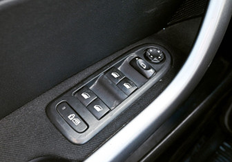 Подержанный автомобиль Peugeot 308 Hatchback 2011 года (12 фото)