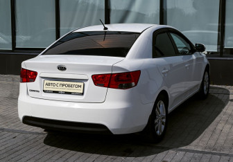 Подержанный автомобиль Kia Cerato Sedan 2010 года (5 фото)