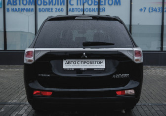 Подержанный автомобиль Mitsubishi Outlander 2014 года (4 фото)
