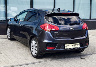 Подержанный автомобиль Kia Ceed Hatchback 2018 года (3 фото)