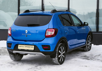 Подержанный автомобиль Renault Sandero 2015 года (5 фото)