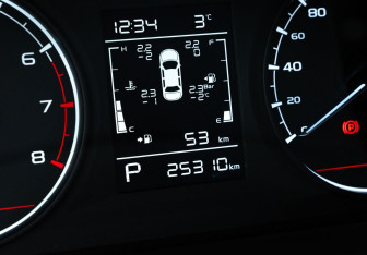 Подержанный автомобиль Geely Emgrand 2023 года (15 фото)