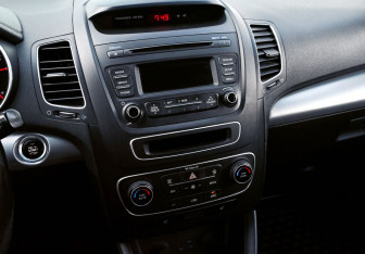 Подержанный автомобиль Kia Sorento 2015 года (10 фото)