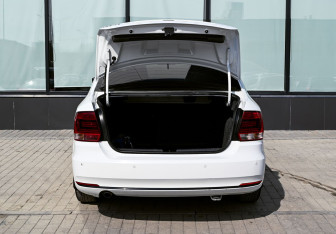 Подержанный автомобиль Volkswagen Polo Sedan 2015 года (18 фото)
