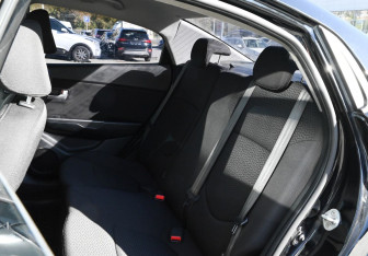 Подержанный автомобиль Kia Rio Sedan 2012 года (15 фото)