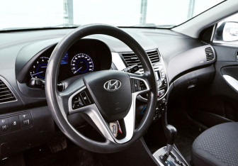 Подержанный автомобиль Hyundai Solaris Hatchback 2011 года (14 фото)