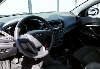 Подержанный автомобиль LADA (ВАЗ) Vesta Sedan 2017 года (12 фото)