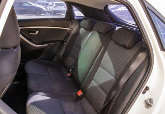 Подержанный автомобиль Hyundai i30 Hatchback 2013 года (17 фото)