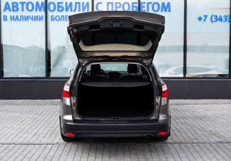 Подержанный автомобиль Ford Focus Wagon 2012 года (19 фото)