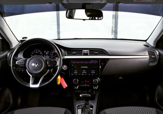 Подержанный автомобиль Kia Rio Hatchback 2019 года (18 фото)