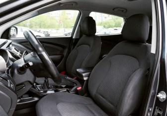 Подержанный автомобиль Hyundai ix35 2010 года (15 фото)