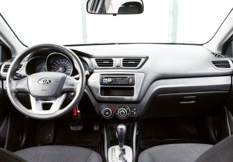 Подержанный автомобиль Kia Rio Hatchback 2013 года (16 фото)