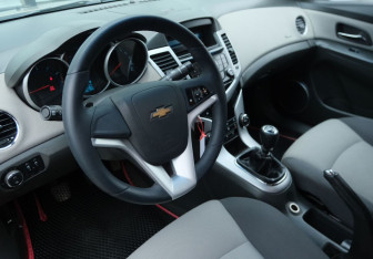 Подержанный автомобиль Chevrolet Cruze Sedan 2010 года (9 фото)