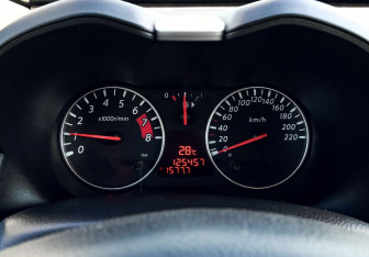 Подержанный автомобиль Nissan Note 2012 года (9 фото)