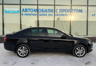 Подержанный автомобиль Skoda Octavia Liftback 2019 года (6 фото)