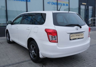 Подержанный автомобиль Toyota Corolla Wagon 2009 года (3 фото)