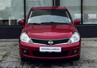 Подержанный автомобиль Nissan Tiida Hatchback 2012 года (8 фото)