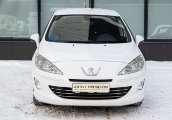 Подержанный автомобиль Peugeot 408 2014 года (8 фото)