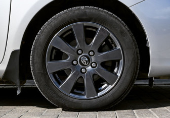 Подержанный автомобиль Toyota Corolla Sedan 2007 года (21 фото)