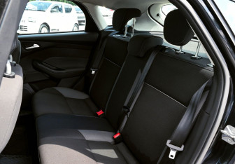 Подержанный автомобиль Ford Focus Hatchback 2013 года (17 фото)