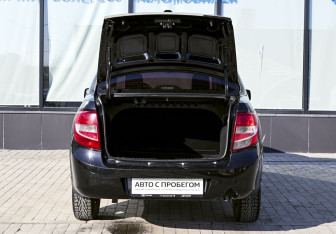 Подержанный автомобиль LADA (ВАЗ) Granta Sedan 2013 года (19 фото)