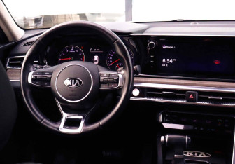 Подержанный автомобиль Kia K5 2021 года (21 фото)