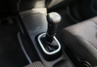 Подержанный автомобиль Nissan Tiida Hatchback 2012 года (17 фото)