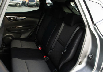 Подержанный автомобиль Nissan Qashqai 2017 года (17 фото)