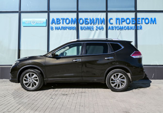 Подержанный автомобиль Nissan X-Trail 2015 года (2 фото)