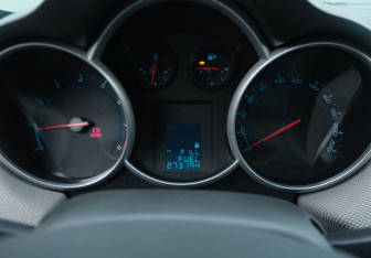 Подержанный автомобиль Chevrolet Cruze Sedan 2010 года (14 фото)