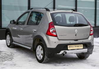 Подержанный автомобиль Renault Sandero 2012 года (3 фото)