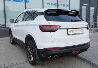 Подержанный автомобиль Geely Coolray 2021 года (3 фото)