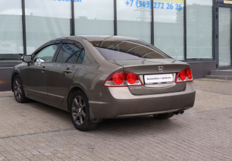 Подержанный автомобиль Honda Civic Sedan 2007 года (3 фото)