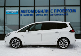 Подержанный автомобиль Opel Zafira Compactvan 2013 года (2 фото)