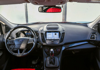 Подержанный автомобиль Ford Kuga 2017 года (12 фото)