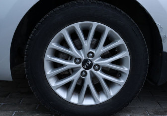 Подержанный автомобиль Kia Rio Sedan 2018 года (20 фото)