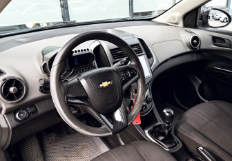Подержанный автомобиль Chevrolet Aveo Sedan 2012 года (13 фото)
