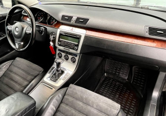 Подержанный автомобиль Volkswagen Passat Sedan 2009 года (10 фото)