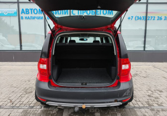 Подержанный автомобиль Skoda Yeti 2013 года (16 фото)