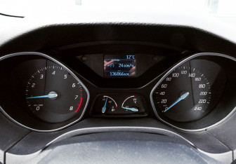 Подержанный автомобиль Ford Focus Sedan 2012 года (11 фото)