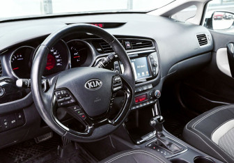 Подержанный автомобиль Kia Ceed Hatchback 2018 года (14 фото)