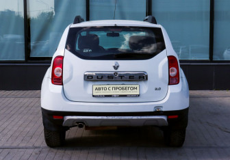 Подержанный автомобиль Renault Duster 2014 года (4 фото)
