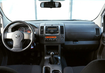 Подержанный автомобиль Nissan Pathfinder 2008 года (12 фото)