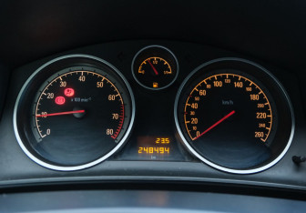 Подержанный автомобиль Opel Astra Hatchback 2007 года (13 фото)