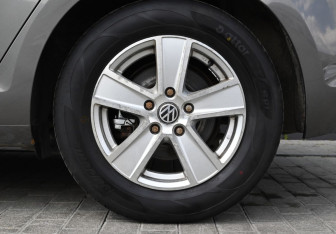 Подержанный автомобиль Volkswagen Golf Hatchback 2013 года (20 фото)