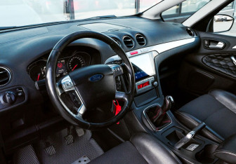 Подержанный автомобиль Ford S-MAX 2008 года (14 фото)
