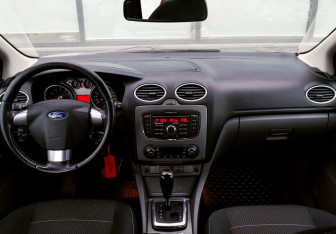 Подержанный автомобиль Ford Focus Hatchback 2010 года (18 фото)
