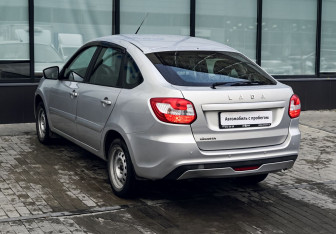 Подержанный автомобиль LADA (ВАЗ) Granta Liftback 2019 года (3 фото)